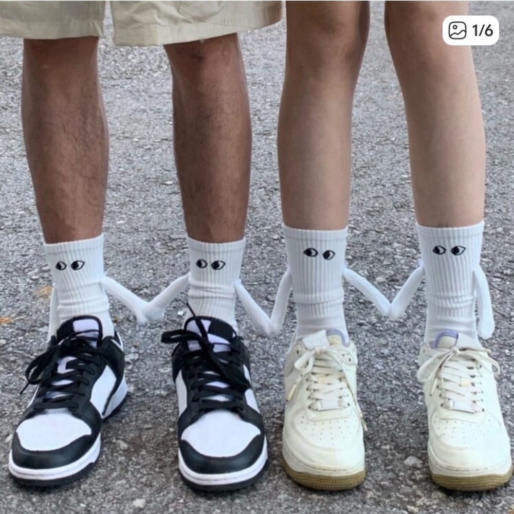 Magnetic Holding Hands Socks 2 Pairs